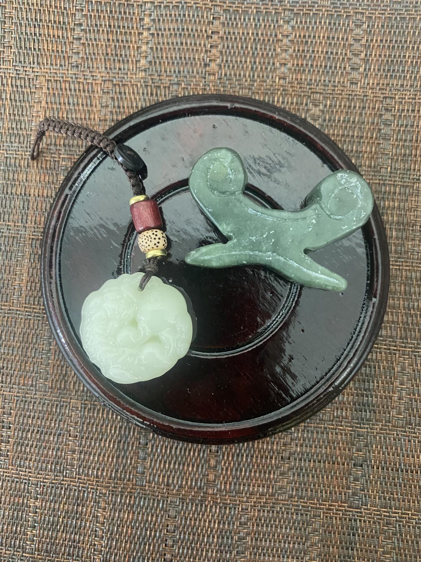 江南站杂项场 和田玉笔架+挂件
