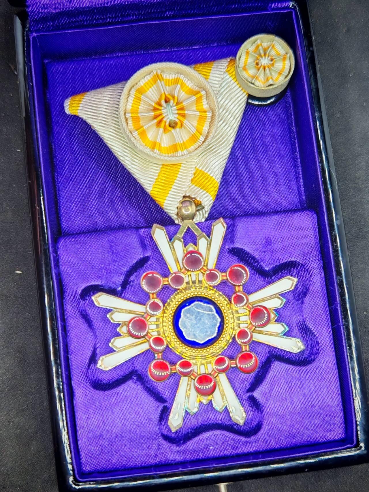 凯旋世界勋赏（第19期）（欢迎送拍）（对拍品有疑问请询问客服，不接受到手刀，出价默认拍品品相。请认真阅读拍卖规则！出价默认已认可！）（收到货请录制开箱视频，无视频概不处理问题。） 四等瑞宝带盒带略