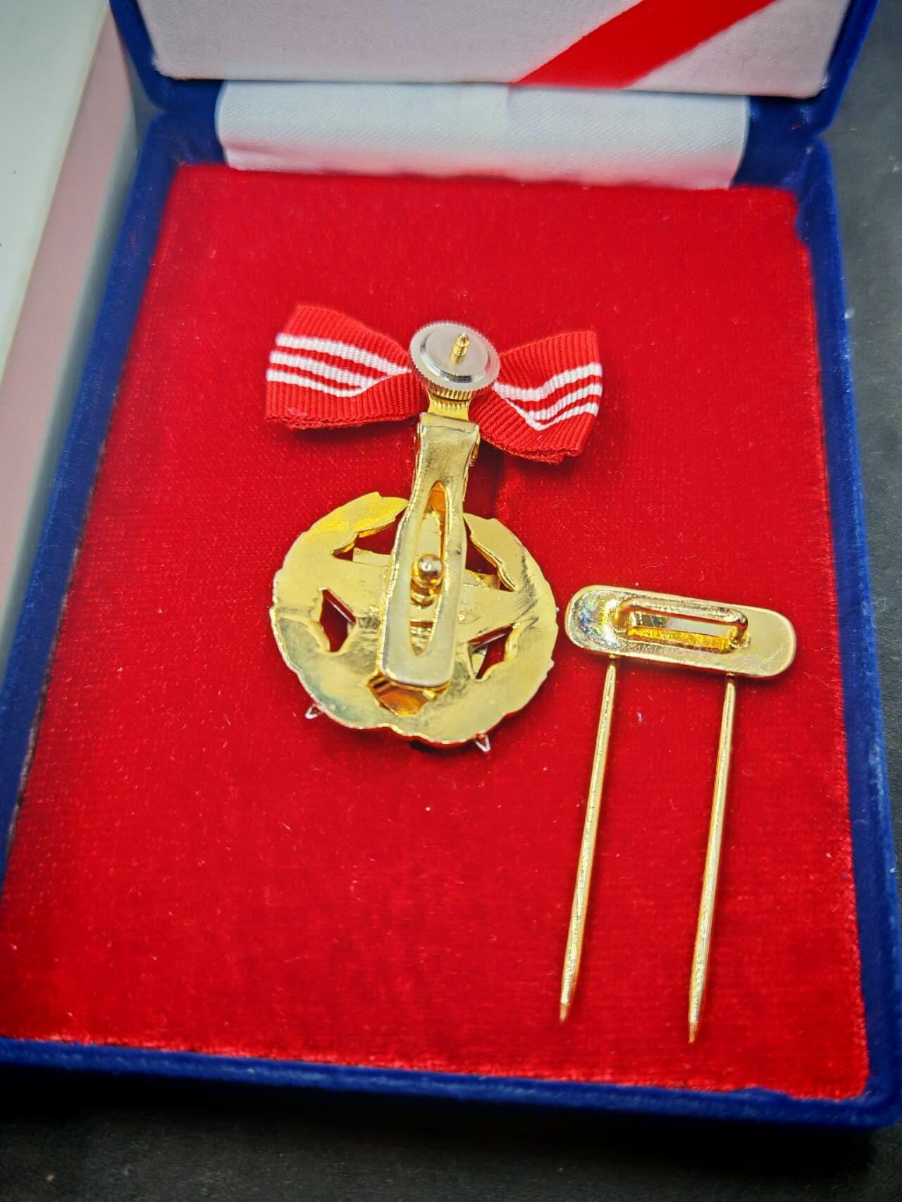 凯旋世界勋赏（第19期）（欢迎送拍）（对拍品有疑问请询问客服，不接受到手刀，出价默认拍品品相。请认真阅读拍卖规则！出价默认已认可！）（收到货请录制开箱视频，无视频概不处理问题。） 韩国盒装参谋长联席会议议长表彰
