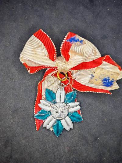 凯旋世界勋赏（第19期）（欢迎送拍）（对拍品有疑问请询问客服，不接受到手刀，出价默认拍品品相。请认真阅读拍卖规则！出价默认已认可！）（收到货请录制开箱视频，无视频概不处理问题。） - 行善特别功劳章