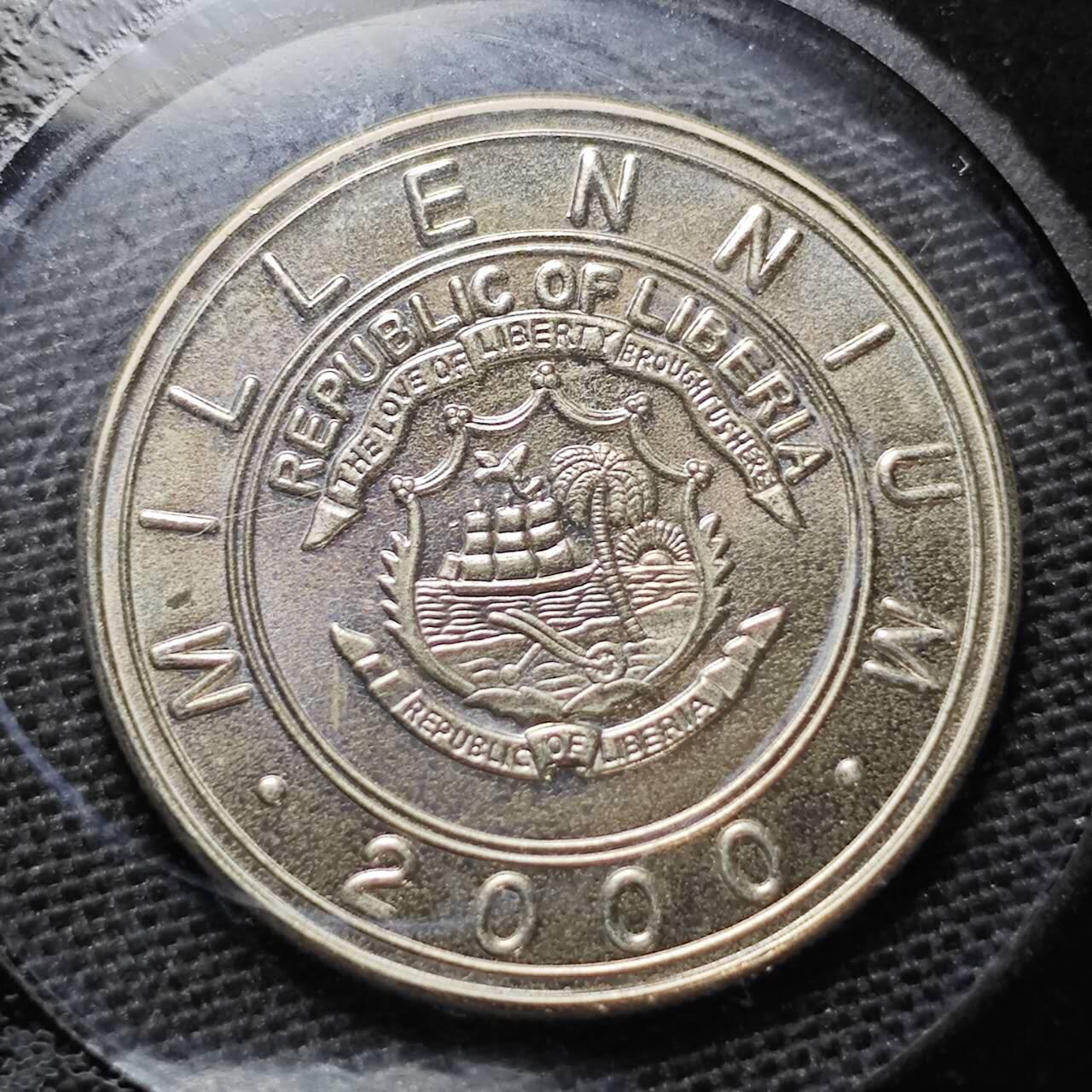 KK钱币收藏小铺  纪念币专场  2月预留时间 周末发货   2000利比里亚5元生肖 蛇 纪念币