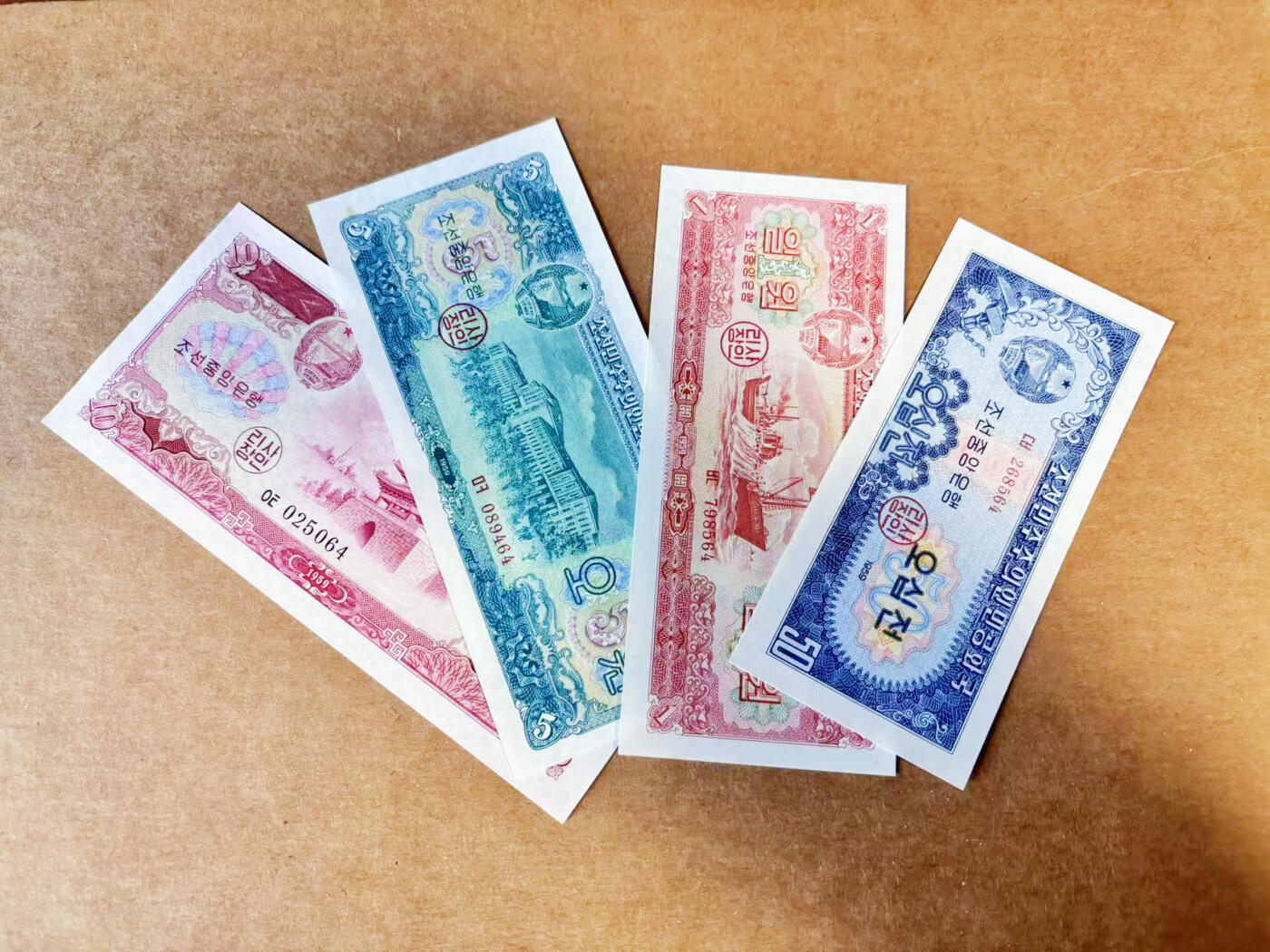 【Blue Auction】世界纸币精拍第740期——18级TOP拍卖/信誉/品质/专业/高效💫 【一组4张尾2同】朝鲜 1959年50钱-10元 UNC/UNC-
