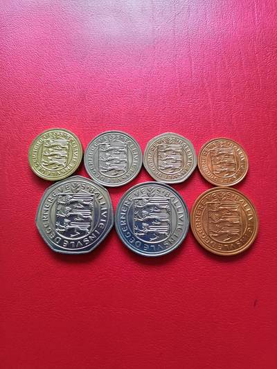 【云涧收藏】第七十三场 根西1979年～1982年套币