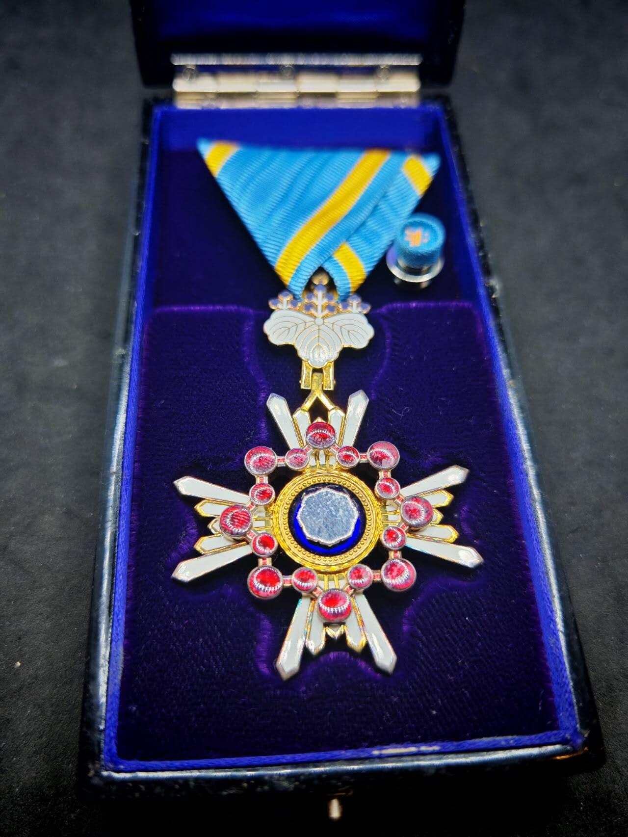 凯旋世界勋赏（第19期）（欢迎送拍）（对拍品有疑问请询问客服，不接受到手刀，出价默认拍品品相。请认真阅读拍卖规则！出价默认已认可！）（收到货请录制开箱视频，无视频概不处理问题。） 荣典五瑞带盒带略