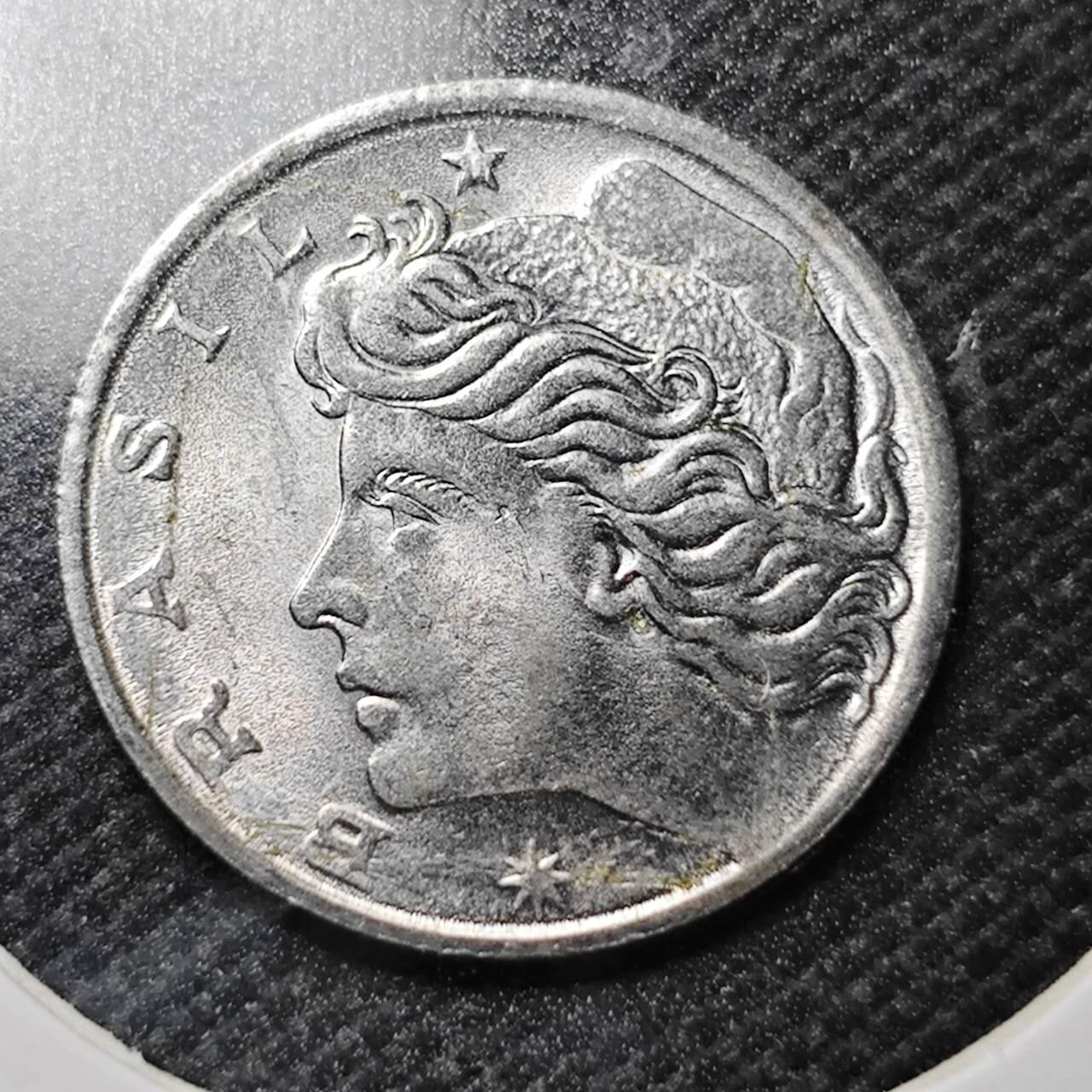 KK钱币收藏小铺  第356场  2月预留时间 周末发货  1975巴西1分纪念币 好品