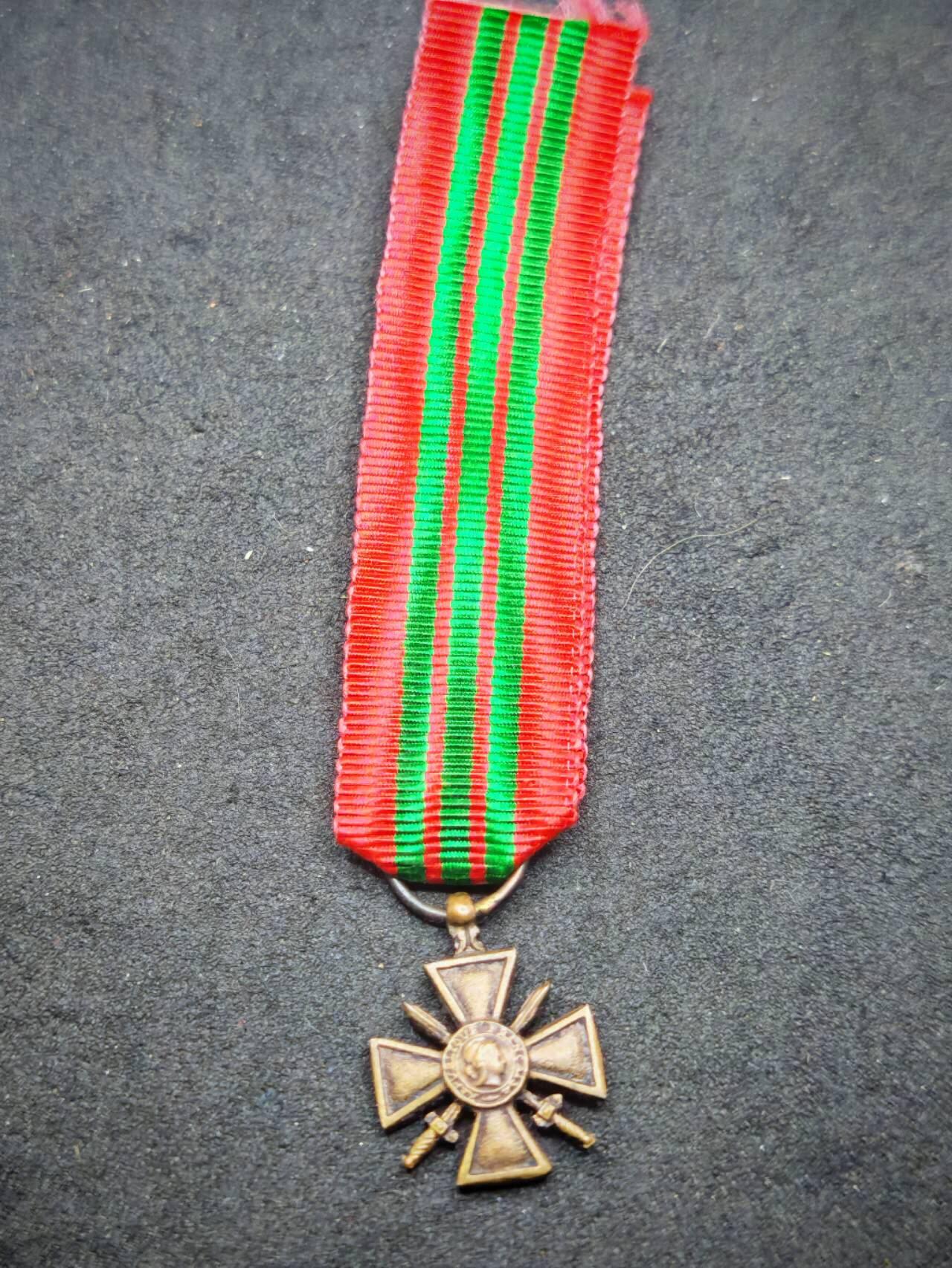 凯旋世界勋赏（第19期）（欢迎送拍）（对拍品有疑问请询问客服，不接受到手刀，出价默认拍品品相。请认真阅读拍卖规则！出价默认已认可！）（收到货请录制开箱视频，无视频概不处理问题。） 法国1939战争十字mini
