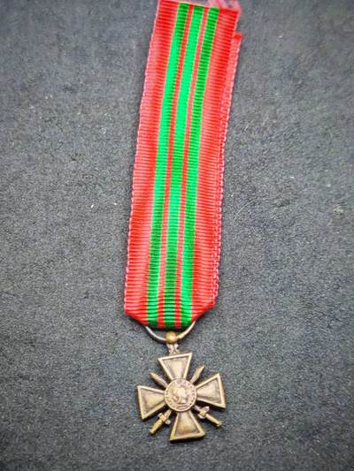 凯旋世界勋赏（第19期）（欢迎送拍）（对拍品有疑问请询问客服，不接受到手刀，出价默认拍品品相。请认真阅读拍卖规则！出价默认已认可！）（收到货请录制开箱视频，无视频概不处理问题。） - 法国1939战争十字mini