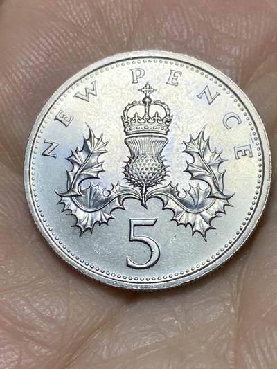 2025年第一百一十四场(总第一百四十场）外国好品散币(免佣金) - 英国🇬🇧1979年5新便士(伊丽莎白二世中年花冠，十进制第一版)