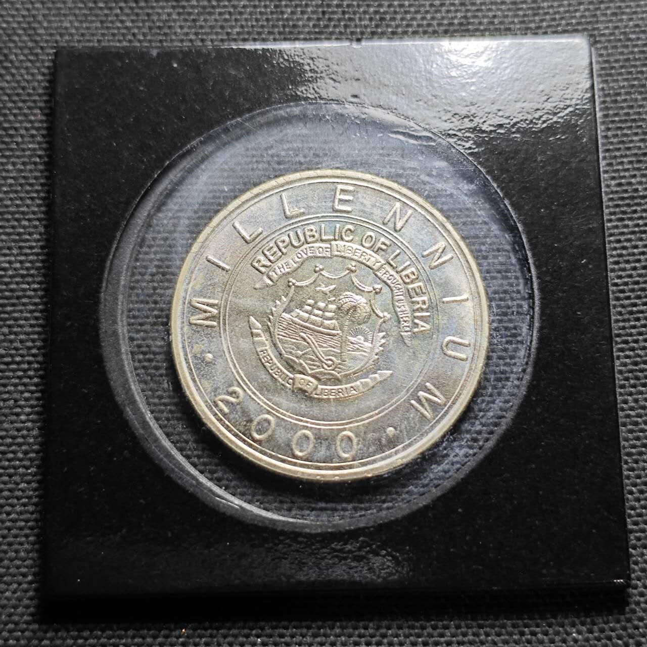 KK钱币收藏小铺  纪念币专场  2月预留时间 周末发货   2000利比里亚5元生肖 狗 纪念币