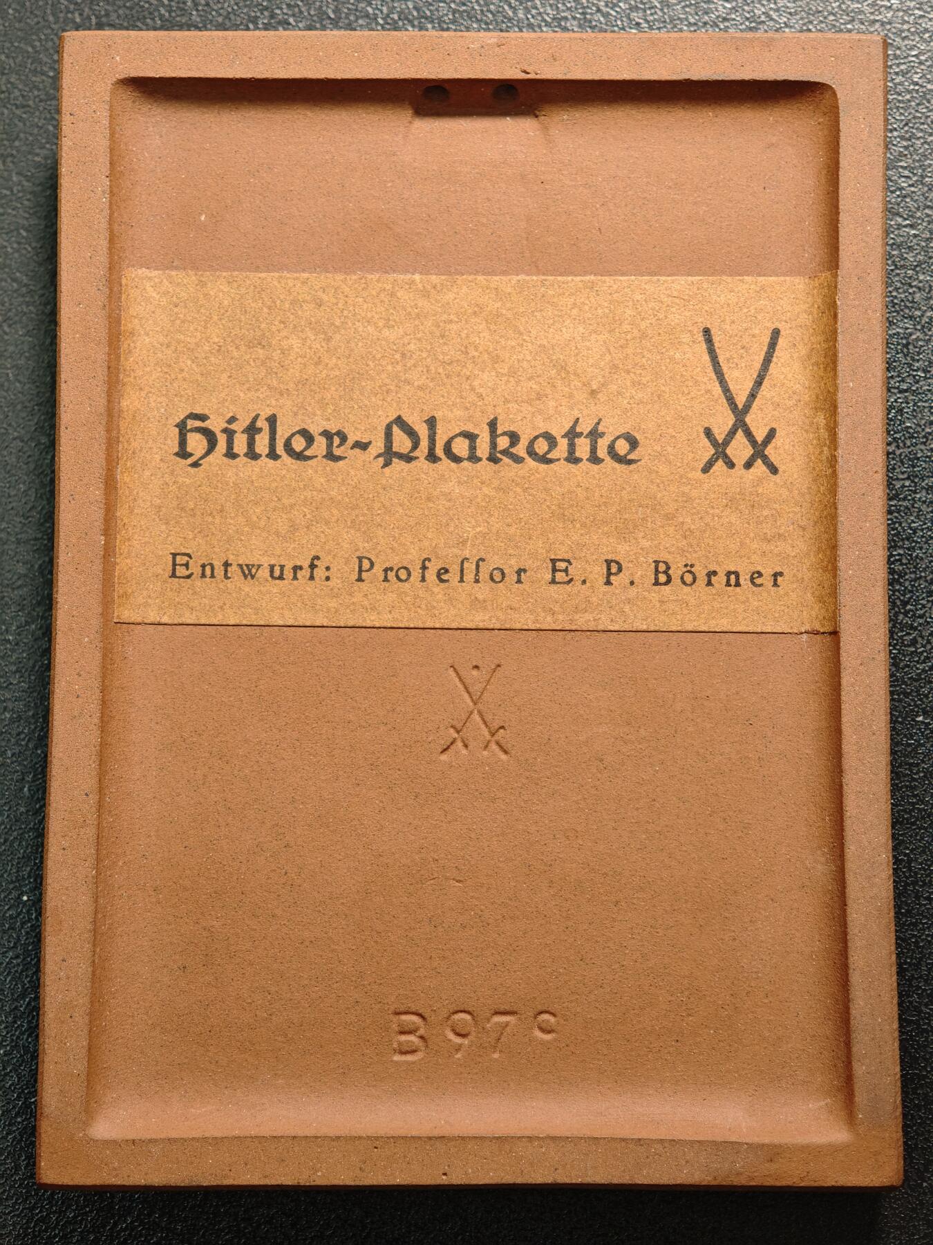 【德藏】世界币章拍卖第150期（拍品征集中~欢迎藏友联系） 1934年前后 德国第三帝国梅森高浮雕元首矩形陶瓷挂像 少见品种 直径约：73.4mm×101.3mm；重约：85.9g（原图请联系客服）
