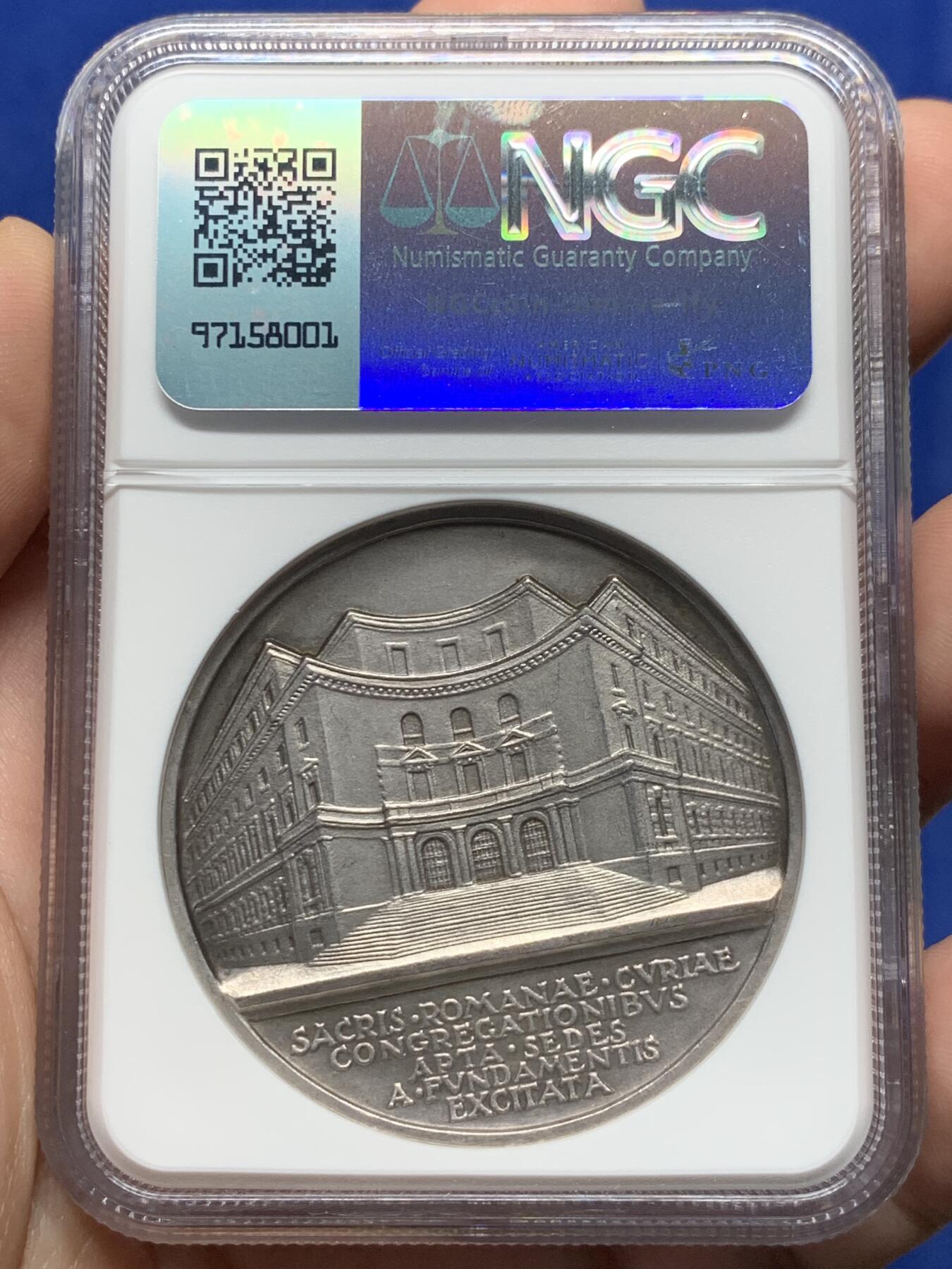 《竞宝斋》第431场 周日，周一，周二 3场连拍 （全场包邮） NGC MS64 教皇国庇护十一世高浮雕银章，背面建筑为罗马教廷各教会的办公室。加厚盒