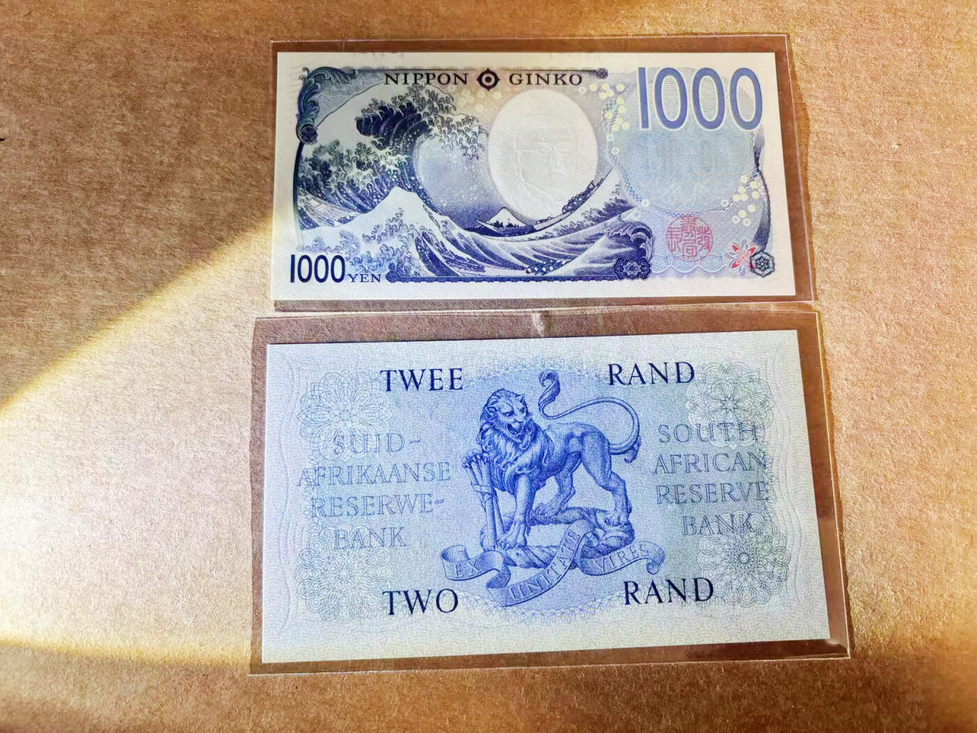【Blue Auction】世界纸币精拍第740期——18级TOP拍卖/信誉/品质/专业/高效💫 【一组2张 含AAAA冠无47】日本 2024年1000元&南非 老版2兰特 全新UNC