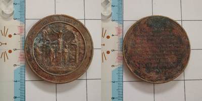 回流铜章硬币 - 耶稣受难（背面：刻有与耶稣受难相关的宗教文本，内容是关于耶稣被钉十字架时的话语及场景描述。）