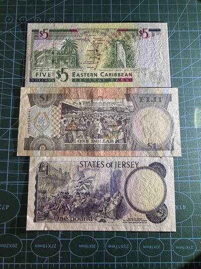 【炜奕收藏】，第四十八期，多套港澳日本纸币 3张女王不同时期头像纸币，品相AU-UNC