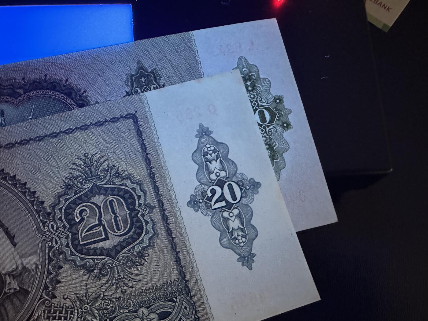 《外钞收藏家》第五百七十七期（精品场）（本平台长期征集拍品、欢迎藏友们联系合作） 1936年和41年匈牙利10和20 两张一起 全新 有点黄潮斑