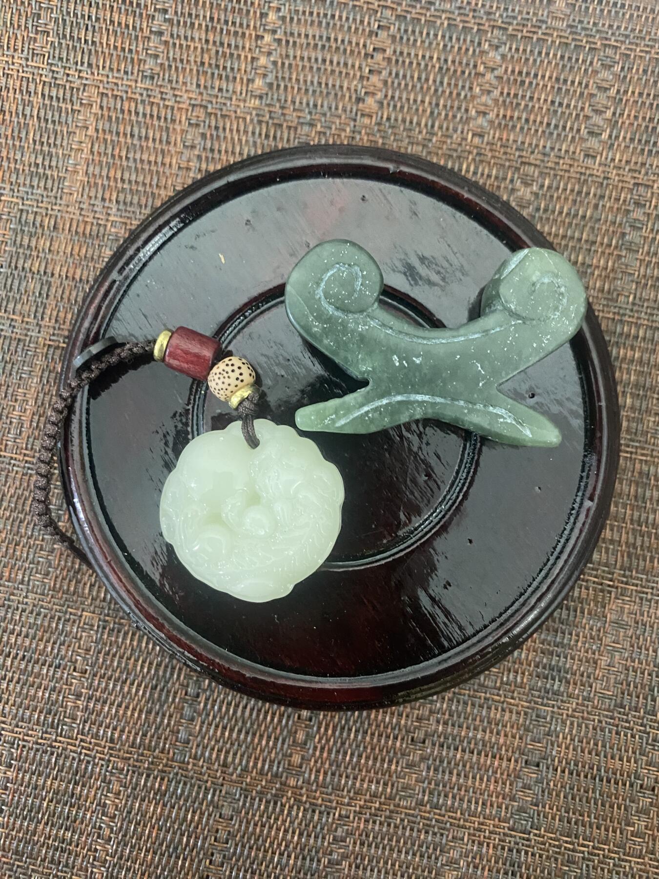 江南站杂项场 和田玉笔架+挂件
