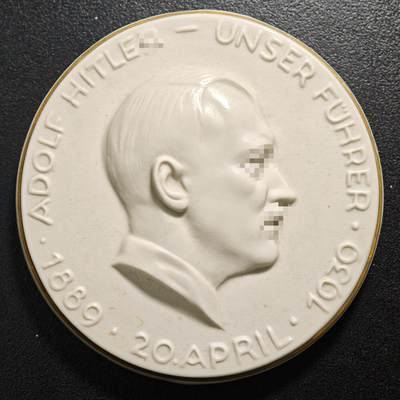 【德藏】世界币章拍卖第150期（拍品征集中~欢迎藏友联系） - 1939年 德国第三帝国元首50大寿 高浮雕 金色边 陶瓷大型纪念章  少见品种 直径约：87.8mm；重约：117.3g（原图请联系客服）