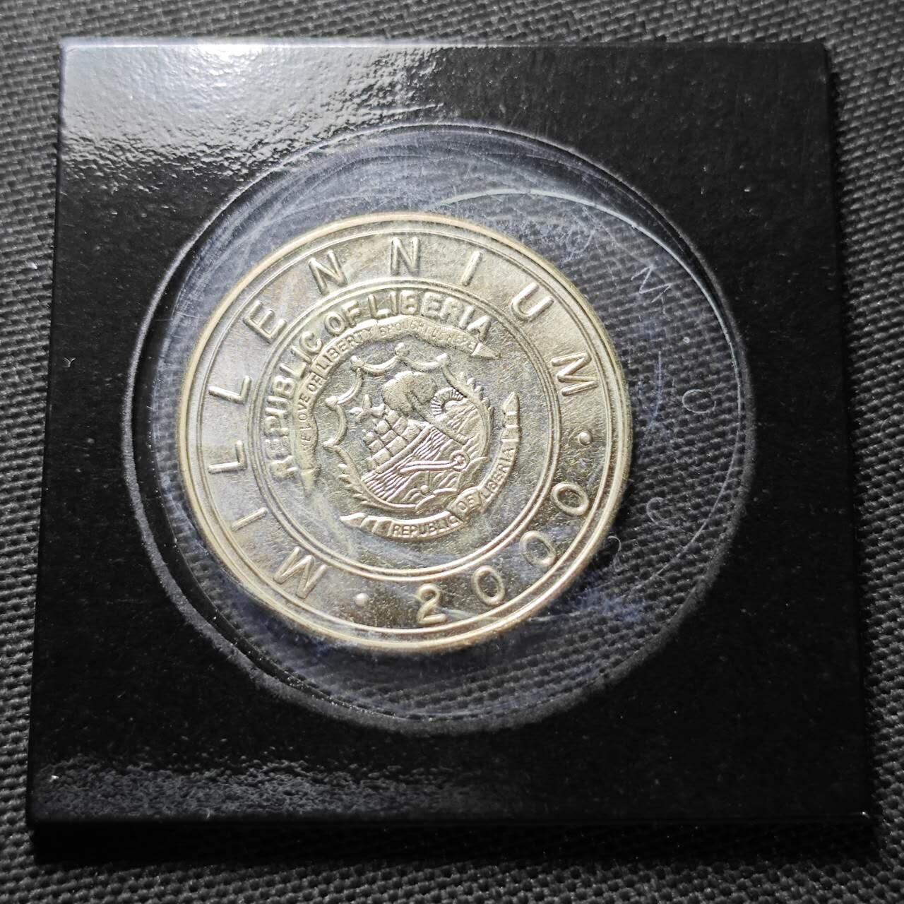 KK钱币收藏小铺  纪念币专场  2月预留时间 周末发货   2000利比里亚5元生肖 牛 纪念币