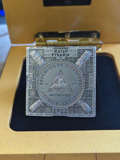 尼加拉瓜2022年3D库库尔坎金字塔形状5盎司银币.999银镀金，发行750枚