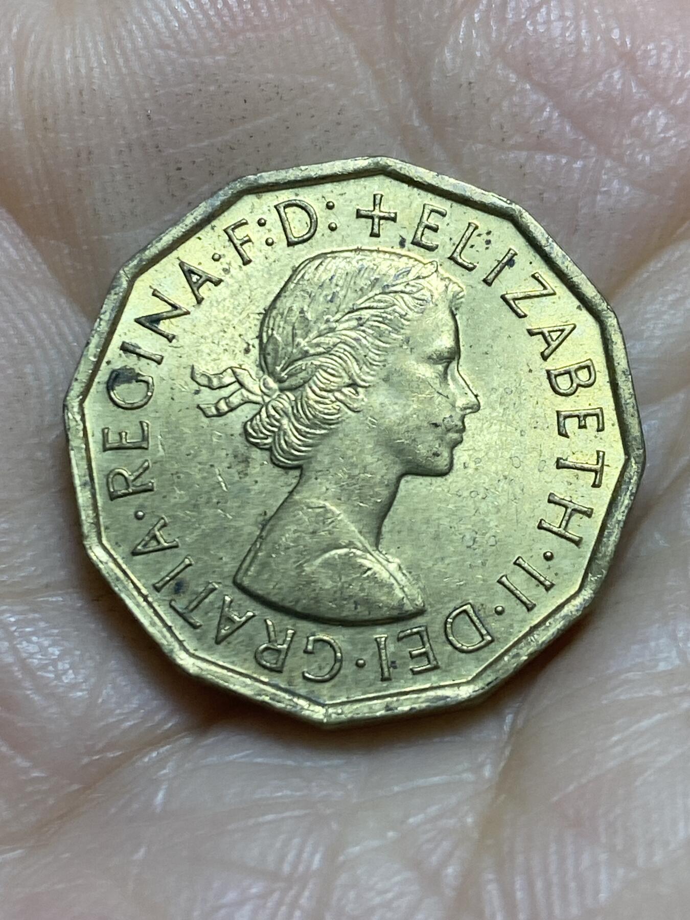 2025年第一百一十五场(总第一百四十一场）外国好品散币(免佣金) 英国🇬🇧1967年3便士(伊丽莎白二世青年桂冠，第二版普制币关门年)