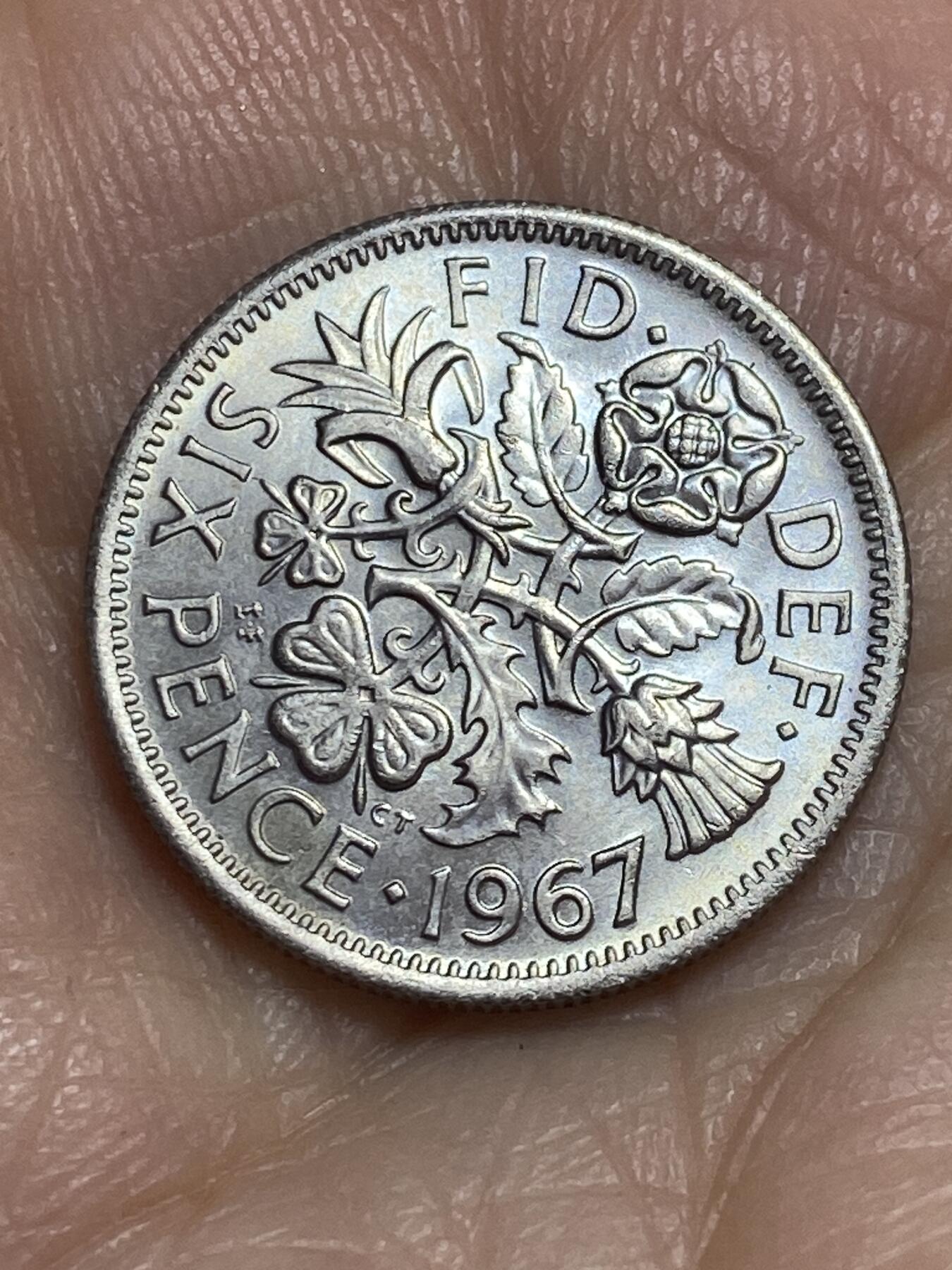 2025年第一百一十五场(总第一百四十一场）外国好品散币(免佣金) 英国🇬🇧1967年6便士(伊丽莎白二世青年桂冠第二版，普制币关门年)