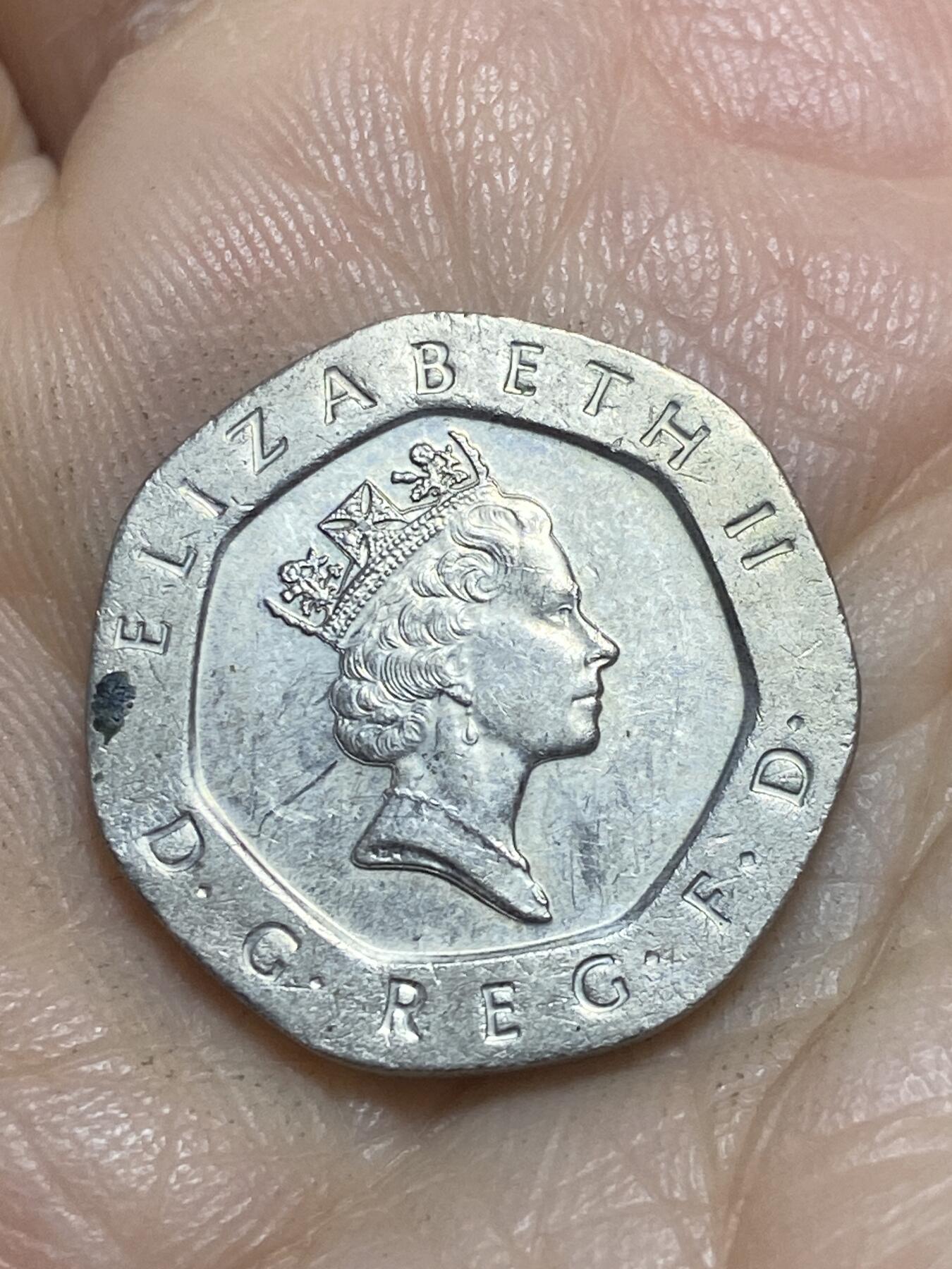 2025年第一百一十五场(总第一百四十一场）外国好品散币(免佣金) 英国🇬🇧1994年20便士(伊丽莎白二世中年高冠)