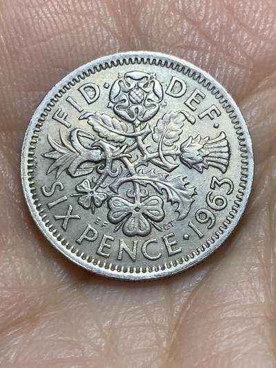 2025年第一百一十五场(总第一百四十一场）外国好品散币(免佣金) - 英国🇬🇧1963年6便士(伊丽莎白二世青年桂冠第二版)