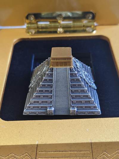 尼加拉瓜2022年3D库库尔坎金字塔形状5盎司银币.999银镀金，发行750枚