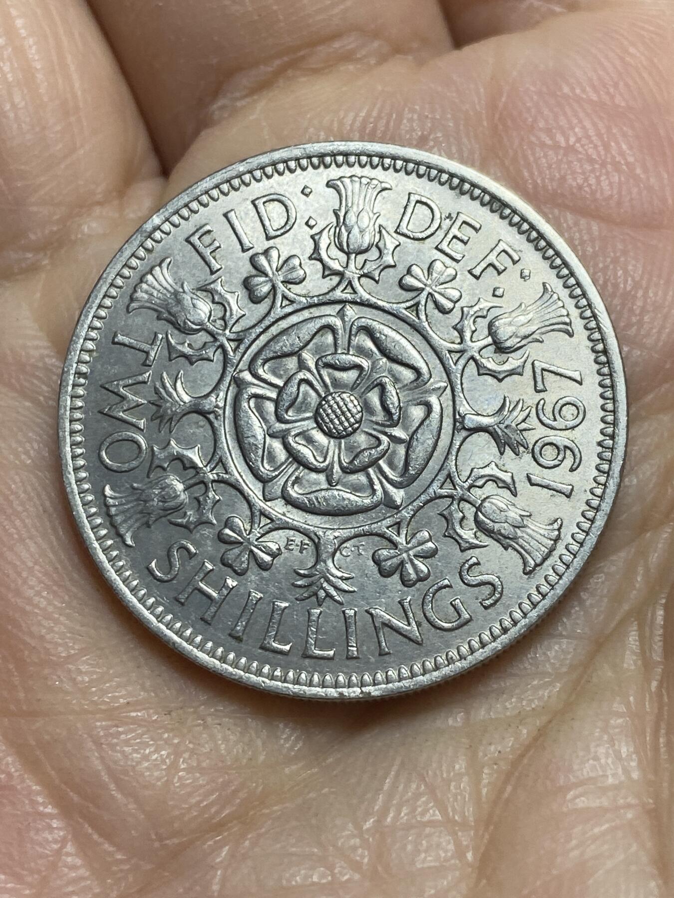 2025年第一百一十五场(总第一百四十一场）外国好品散币(免佣金) 英国🇬🇧1967年2先令(伊丽莎白二世青年桂冠，普制币关门年)