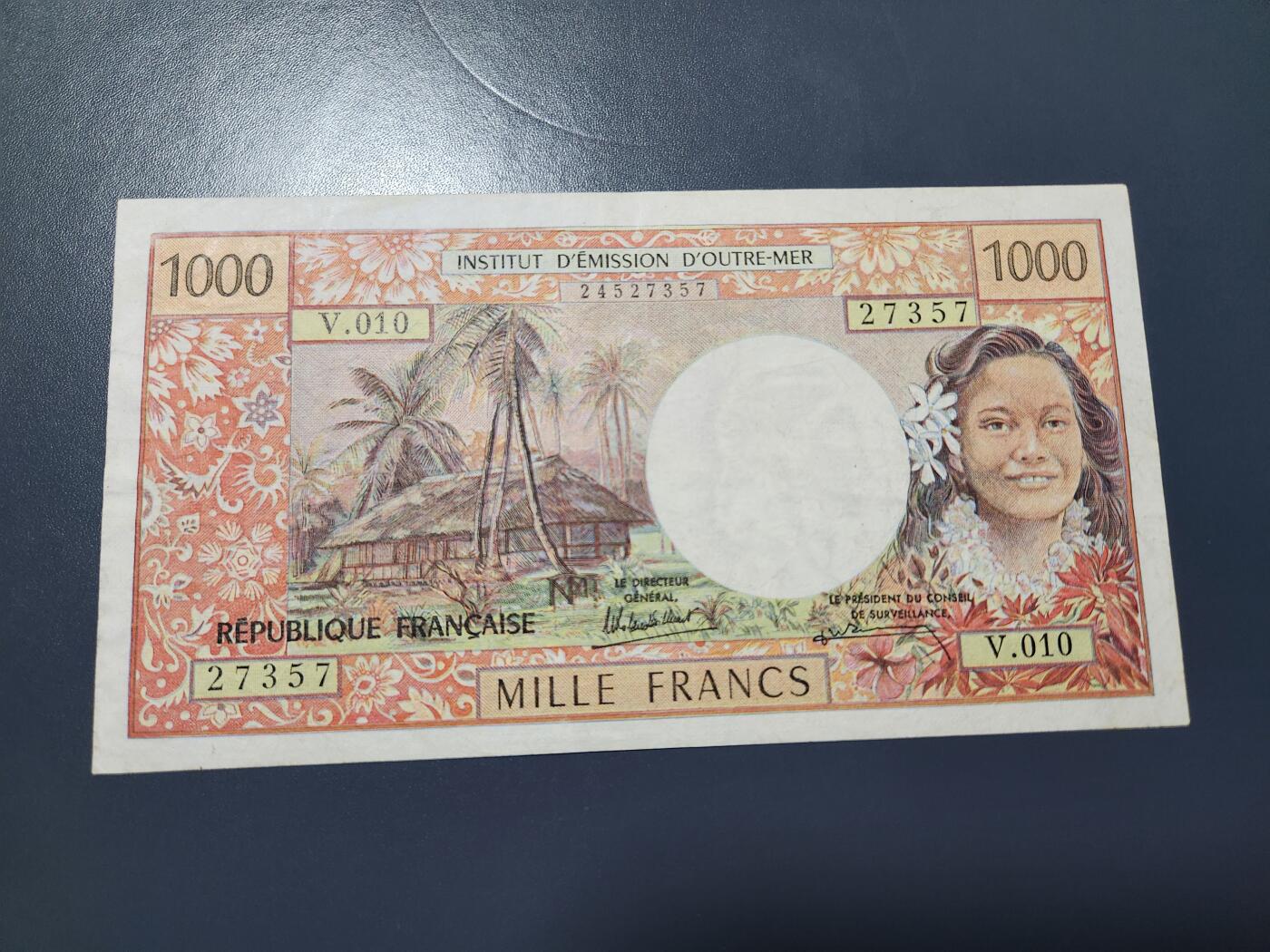 10月22号晚上8点 外国纸币自动截拍第45场 大溪地1000法郎美品