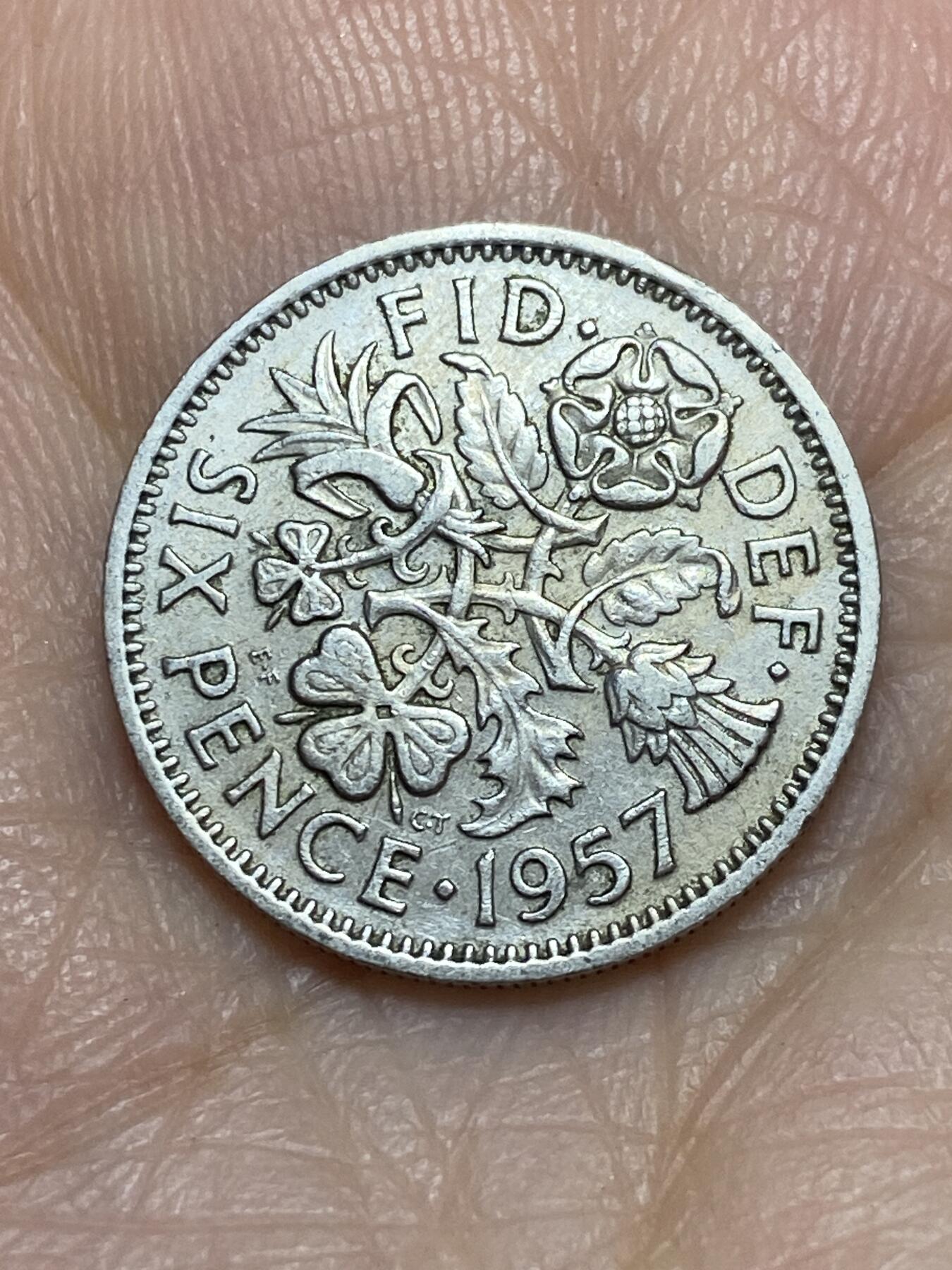 2025年第一百一十五场(总第一百四十一场）外国好品散币(免佣金) 英国🇬🇧1957年6便士(伊丽莎白二世青年桂冠，第二版)