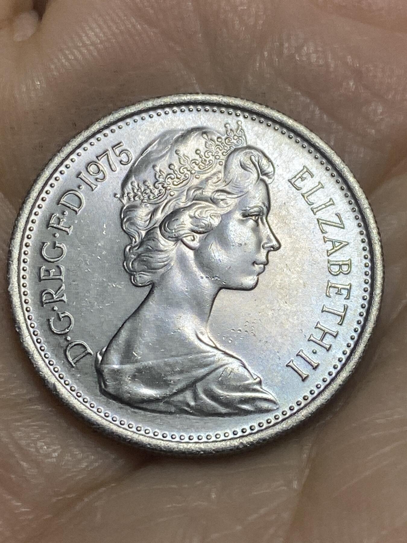 2025年第一百一十五场(总第一百四十一场）外国好品散币(免佣金) 好品–英国🇬🇧1975年5新便士(伊丽莎白二世中年花冠，十进制第一版)
