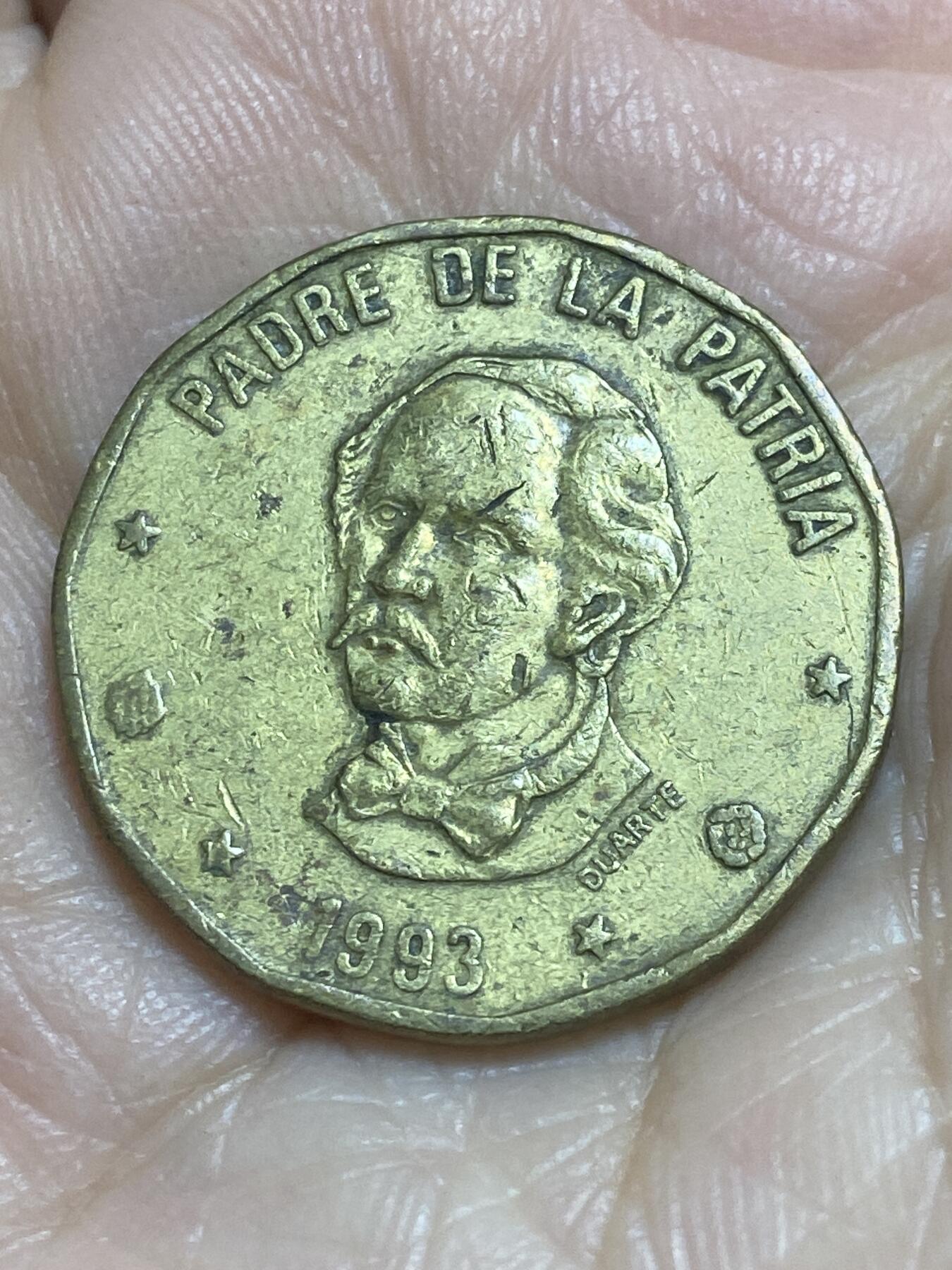 2025年第一百一十五场(总第一百四十一场）外国好品散币(免佣金) 多米尼加1993年1比索(铭文在衣领下版本)