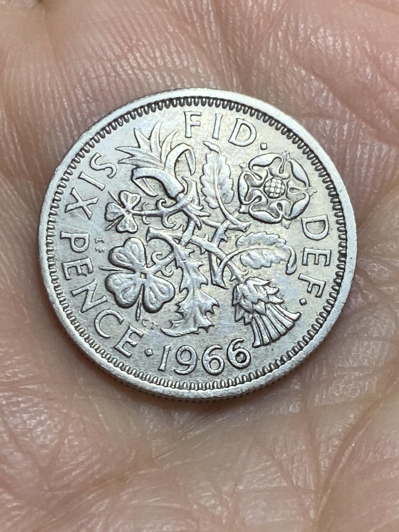 2025年第一百一十五场(总第一百四十一场）外国好品散币(免佣金) 英国🇬🇧1966年6便士(伊丽莎白二世青年桂冠第二版)