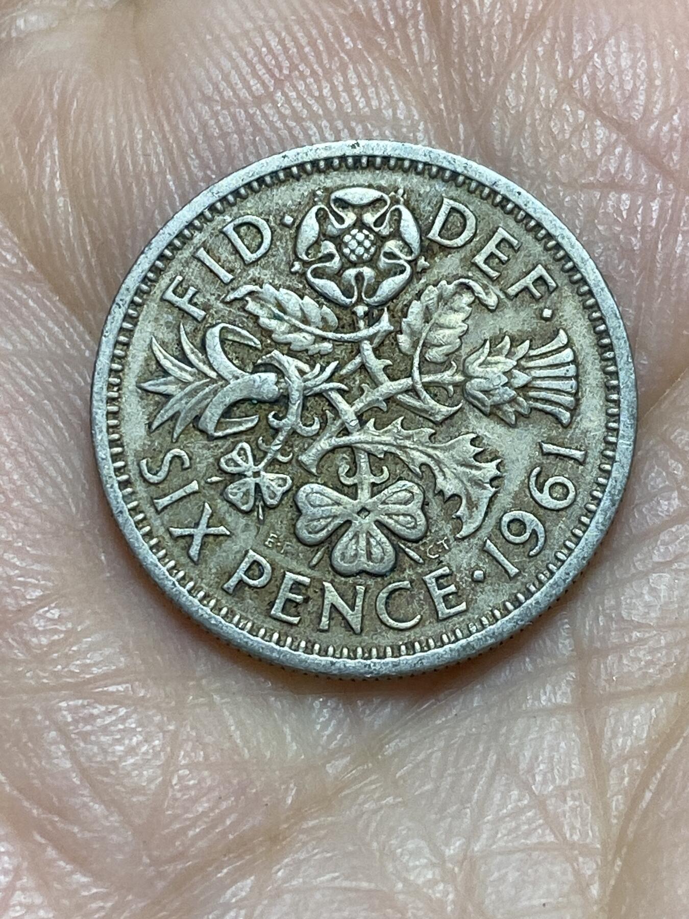 2025年第一百一十五场(总第一百四十一场）外国好品散币(免佣金) 英国🇬🇧1961年6便士(伊丽莎白二世青年桂冠第二版)