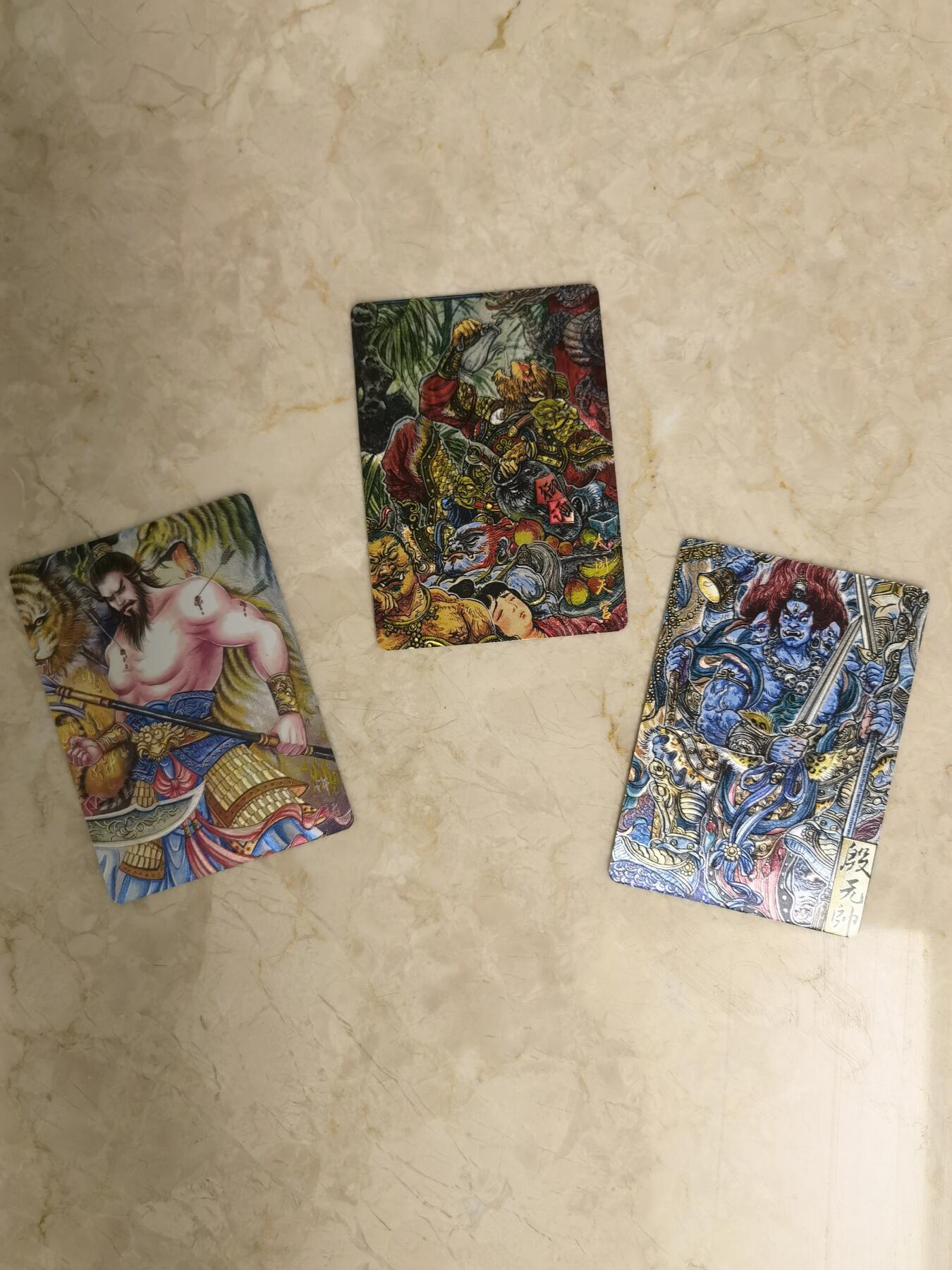 秋原瞳的小店第二十六期（持续收拍，日子飞快，转眼又是一年冬来到） 小福袋：内含ccg藏卡10分定制标张飞10分 9.5分评级卡各1，吕蒙原袋，多吉悟空 殷郊 许褚，卡游蜡笔小新盲盒带卡，线条小狗10张