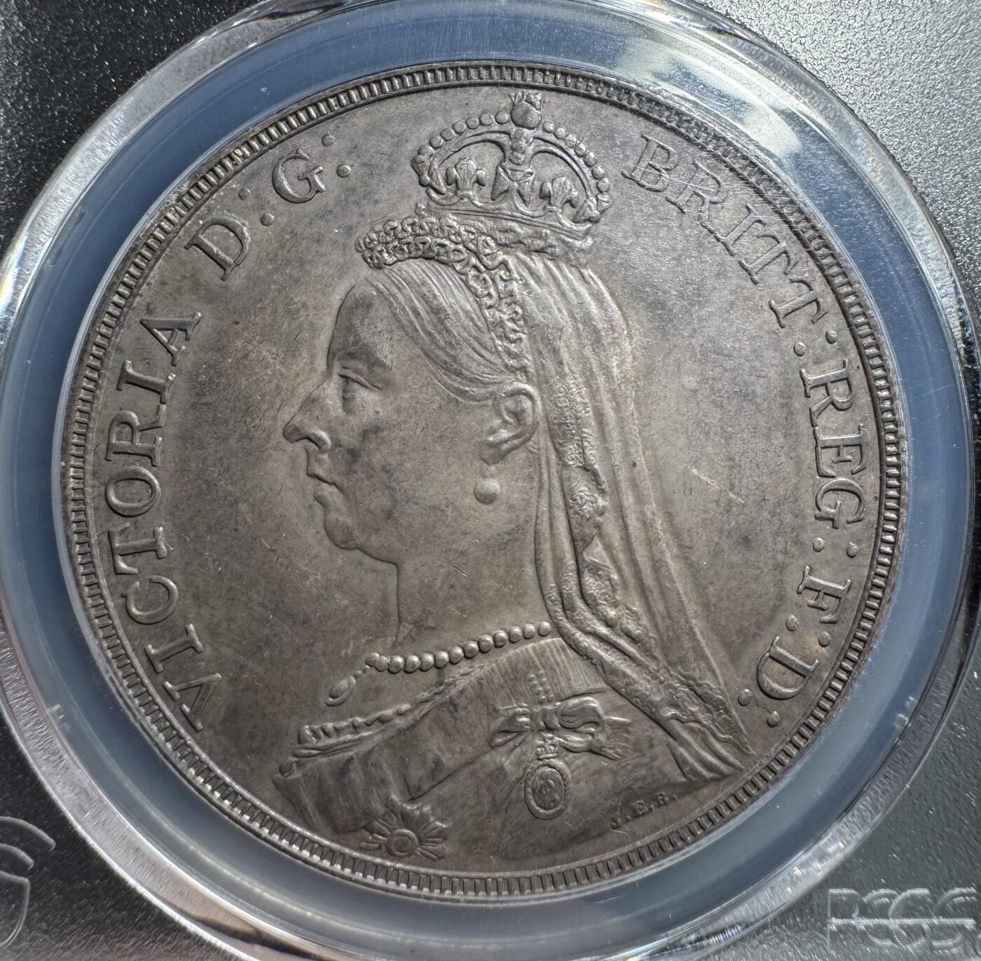 英国1887年维多利亚高冠马剑克朗银币