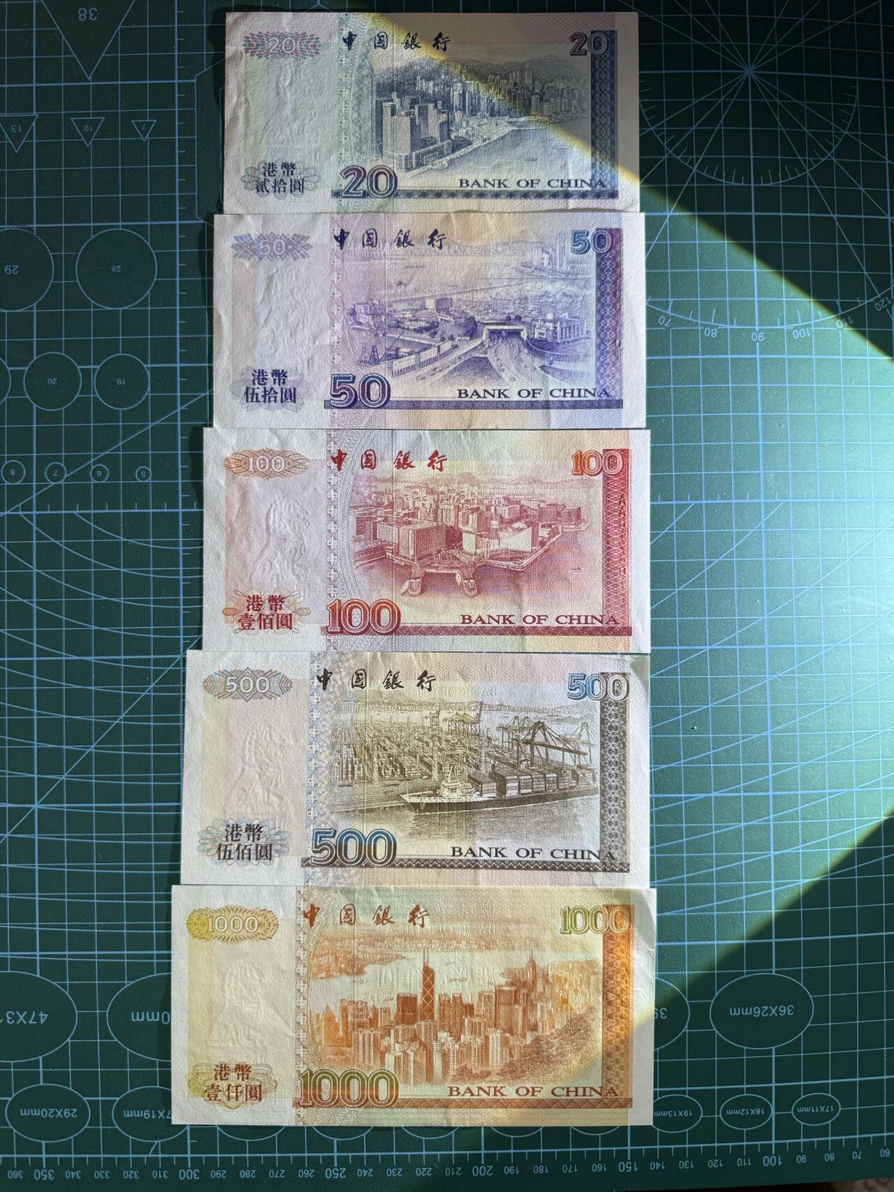 【炜奕收藏】，第四十八期，多套港澳日本纸币 1994年香港中国银行20-1000元共五张，UNC/UNC-品相，均为AA冠，尾三同