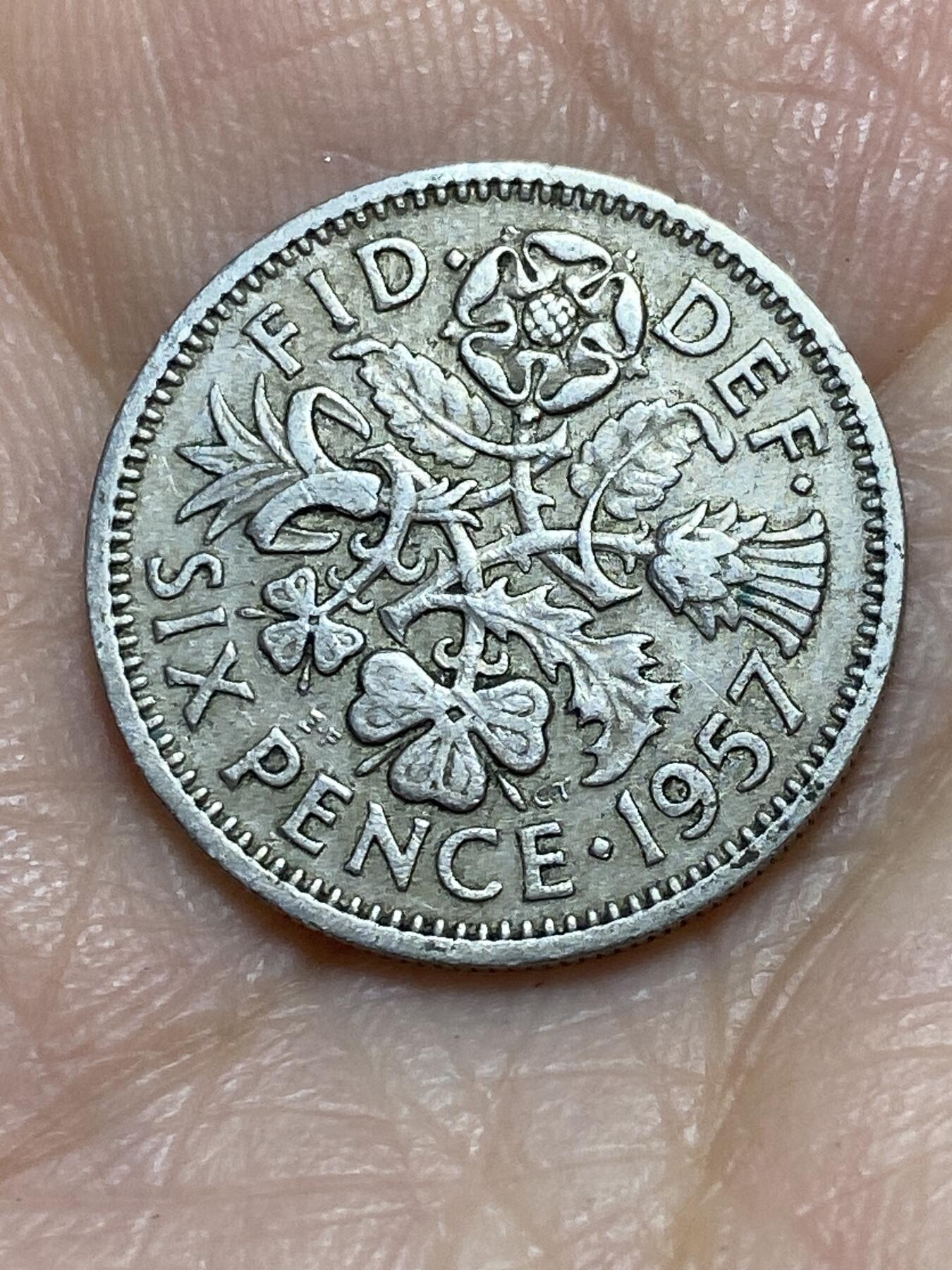 2025年第一百一十五场(总第一百四十一场）外国好品散币(免佣金) 英国🇬🇧1957年6便士(伊丽莎白二世青年桂冠第二版)