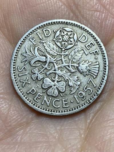 2025年第一百一十五场(总第一百四十一场）外国好品散币(免佣金) - 英国🇬🇧1957年6便士(伊丽莎白二世青年桂冠第二版)