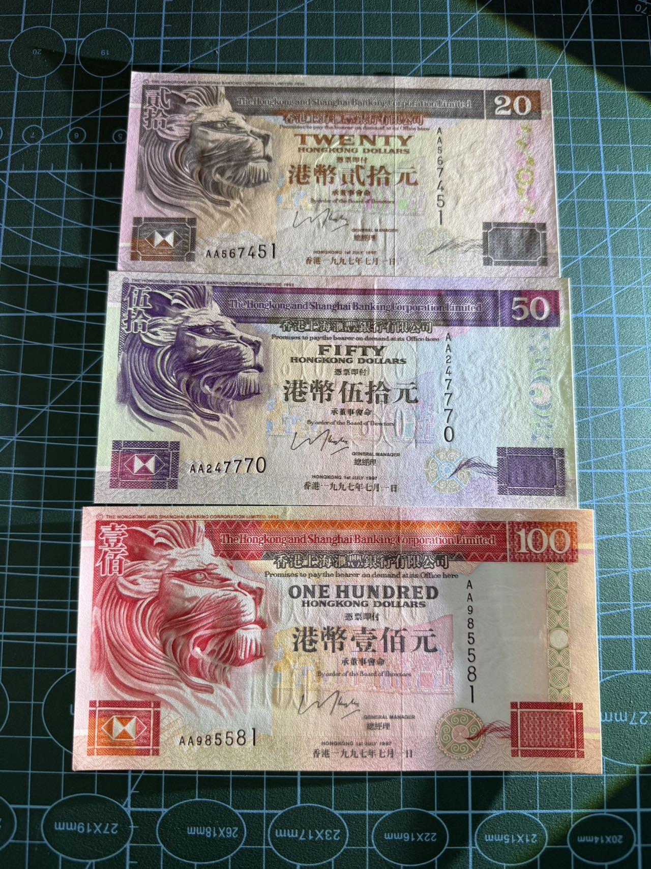 【炜奕收藏】，第四十八期，多套港澳日本纸币 1997年香港汇丰银行20-100元共3张，UNC品相，均为AA冠，包含一张无47
