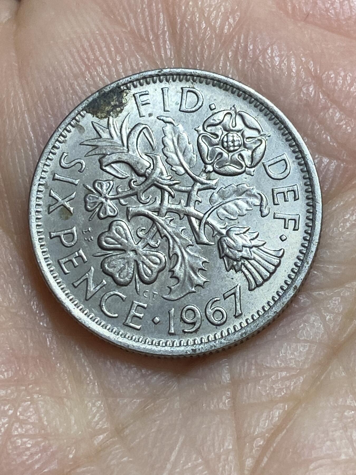 2025年第一百一十五场(总第一百四十一场）外国好品散币(免佣金) 英国🇬🇧1967年6便士(伊丽莎白二世青年桂冠第二版，普制币关门年)