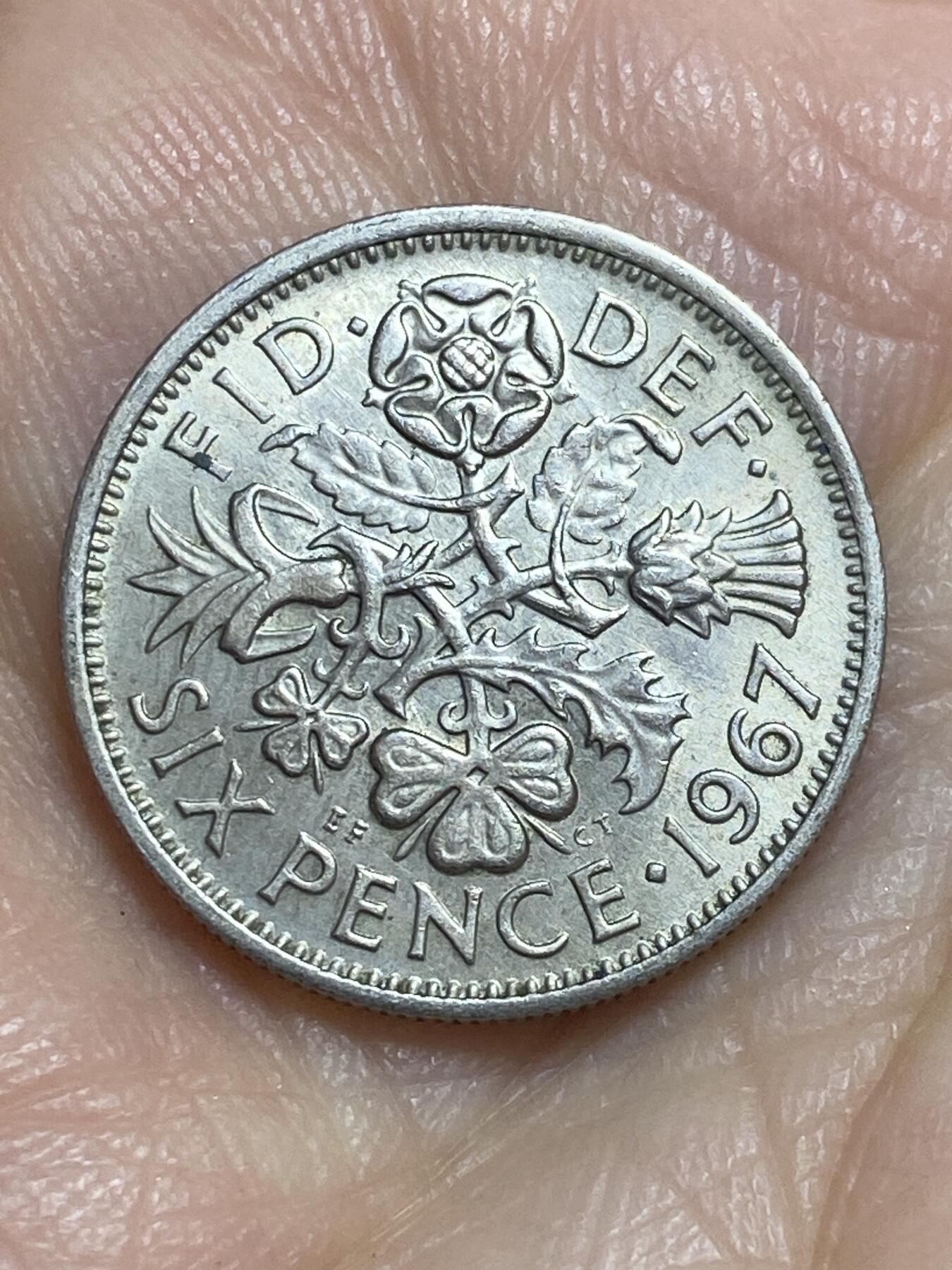 2025年第一百一十五场(总第一百四十一场）外国好品散币(免佣金) 英国🇬🇧1967年6便士(伊丽莎白二世青年桂冠第二版，普制币关门年)