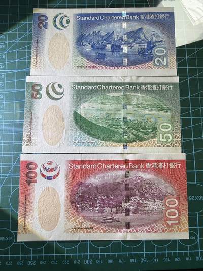 【炜奕收藏】，第四十八期，多套港澳日本纸币 2003年香港渣打银行20-100元共3张，UNC品相，均为AA冠，包含多张无47