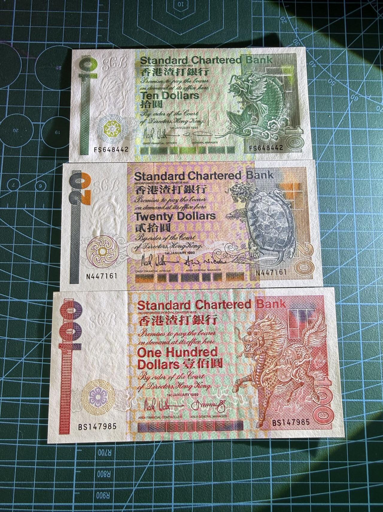 【炜奕收藏】，第四十八期，多套港澳日本纸币 香港渣打银行长棍10-100元共3张，AU-UNC品相