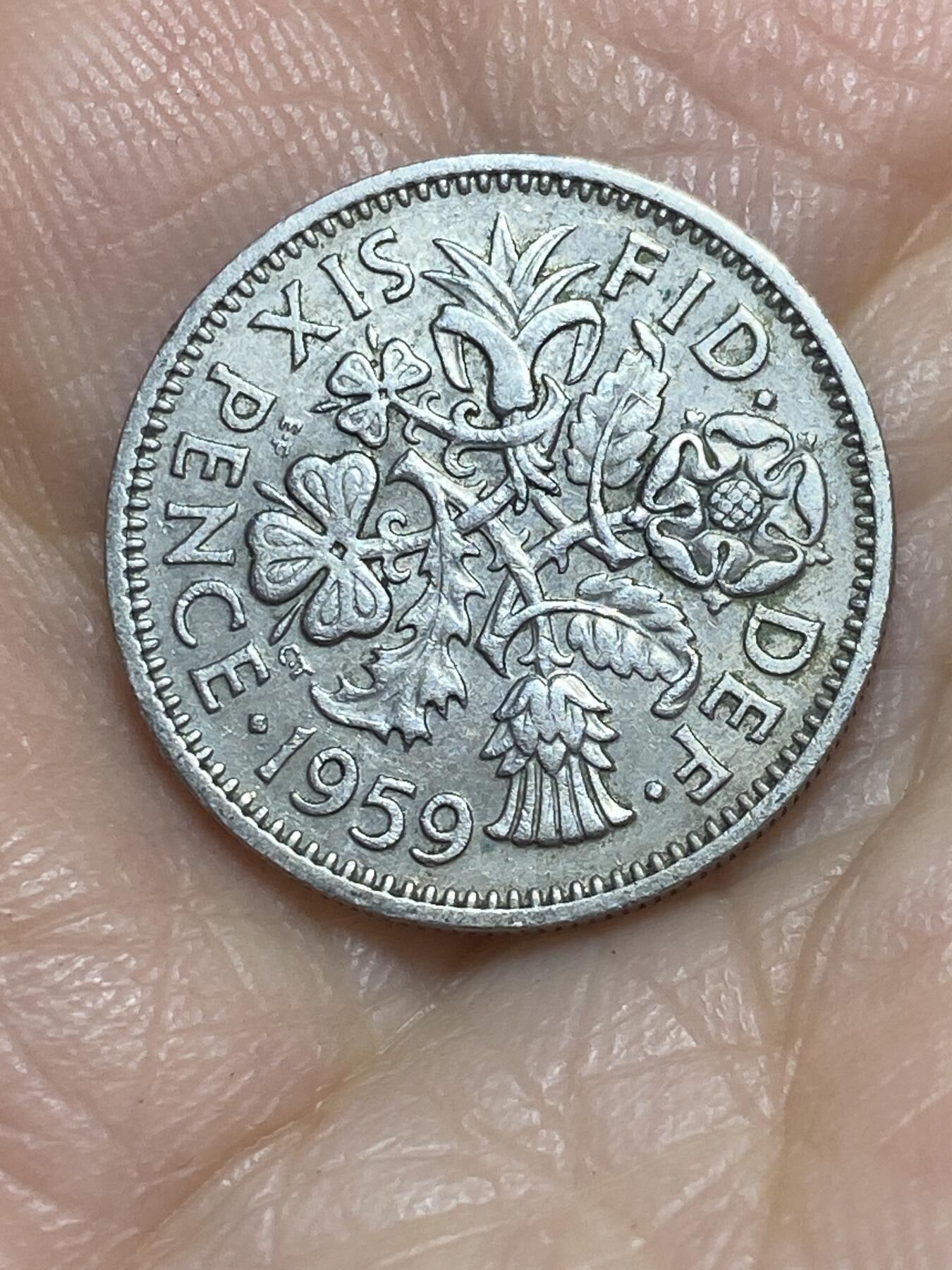 2025年第一百一十五场(总第一百四十一场）外国好品散币(免佣金) 英国🇬🇧1959年6便士(伊丽莎白二世青年桂冠第二版)