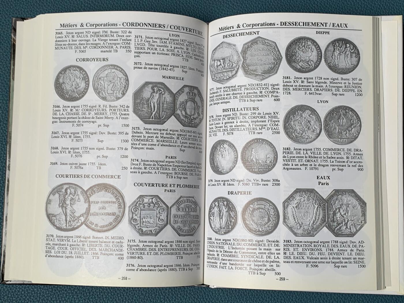《竞宝斋》第431场 周日，周一，周二 3场连拍 （全场包邮） （硬壳精装本） 1991法国八角代币目录 详尽阐述特征与定价 绝版书籍非常有参考和收藏价值