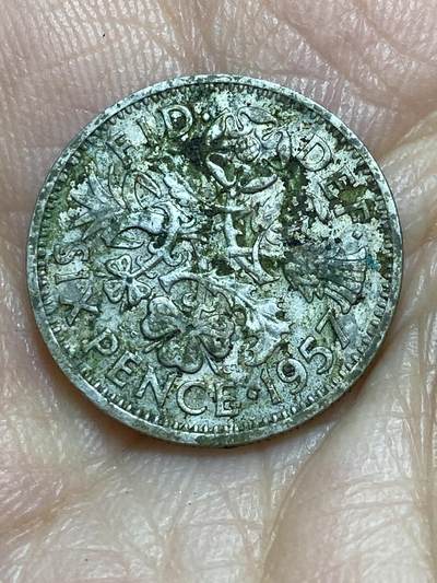2025年第一百一十五场(总第一百四十一场）外国好品散币(免佣金) - 英国🇬🇧1957年6便士(伊丽莎白二世青年桂冠第二版)