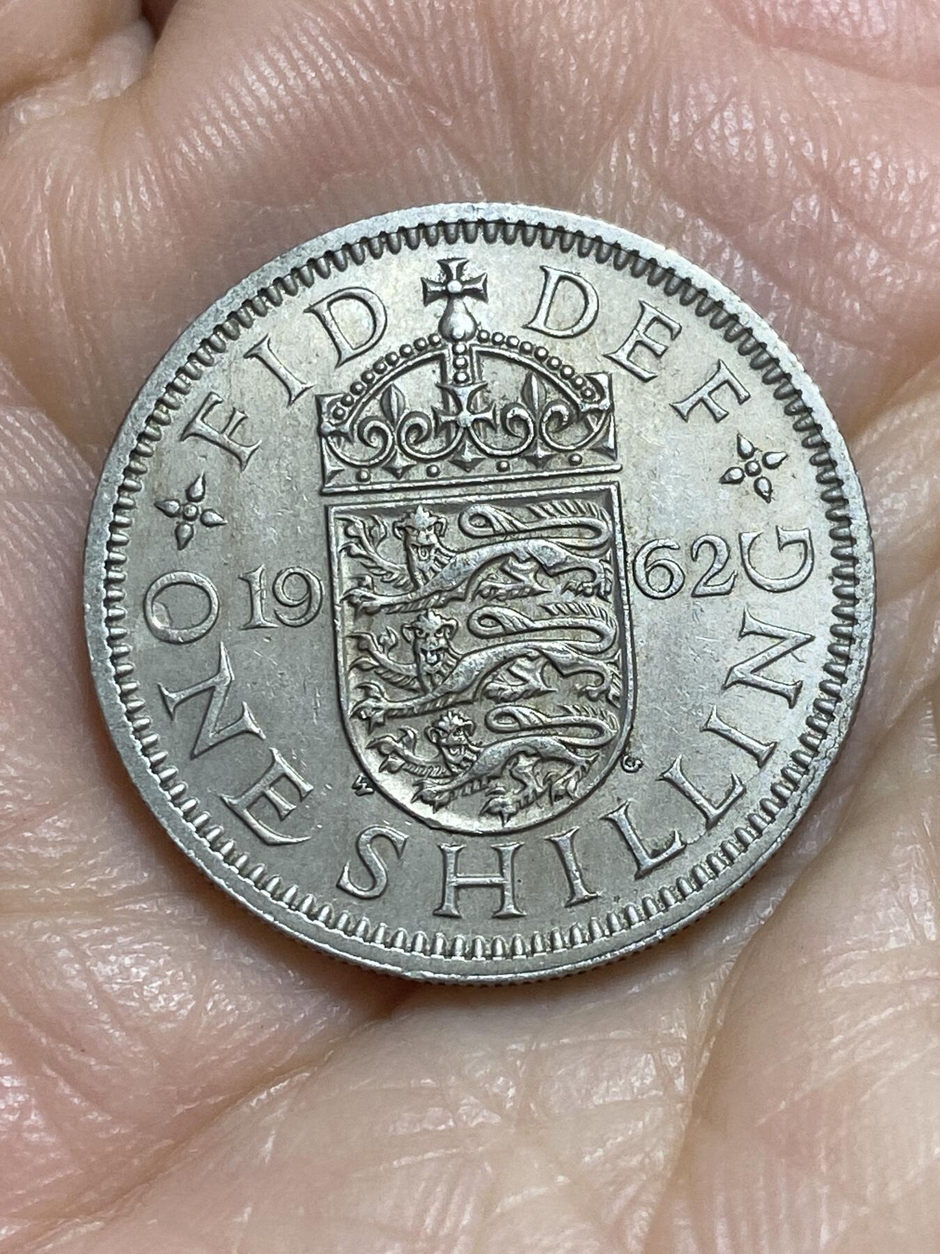 2025年第一百一十五场(总第一百四十一场）外国好品散币(免佣金) 英国🇬🇧1962年1先令(伊丽莎白二世青年桂冠，英格兰盾徽版，第二版)