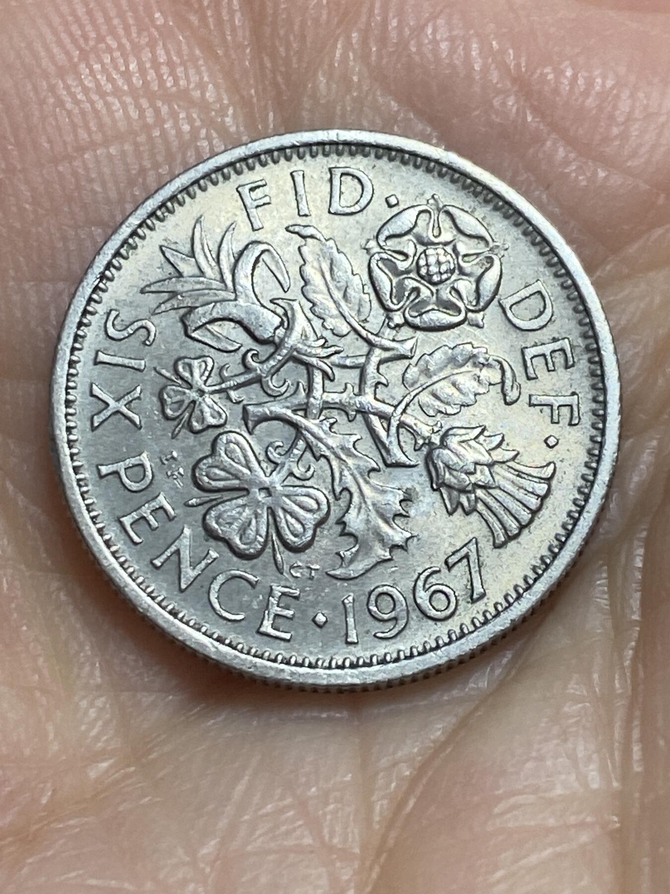 2025年第一百一十五场(总第一百四十一场）外国好品散币(免佣金) 英国🇬🇧1967年6便士(伊丽莎白二世青年桂冠第二版，普制币关门年)